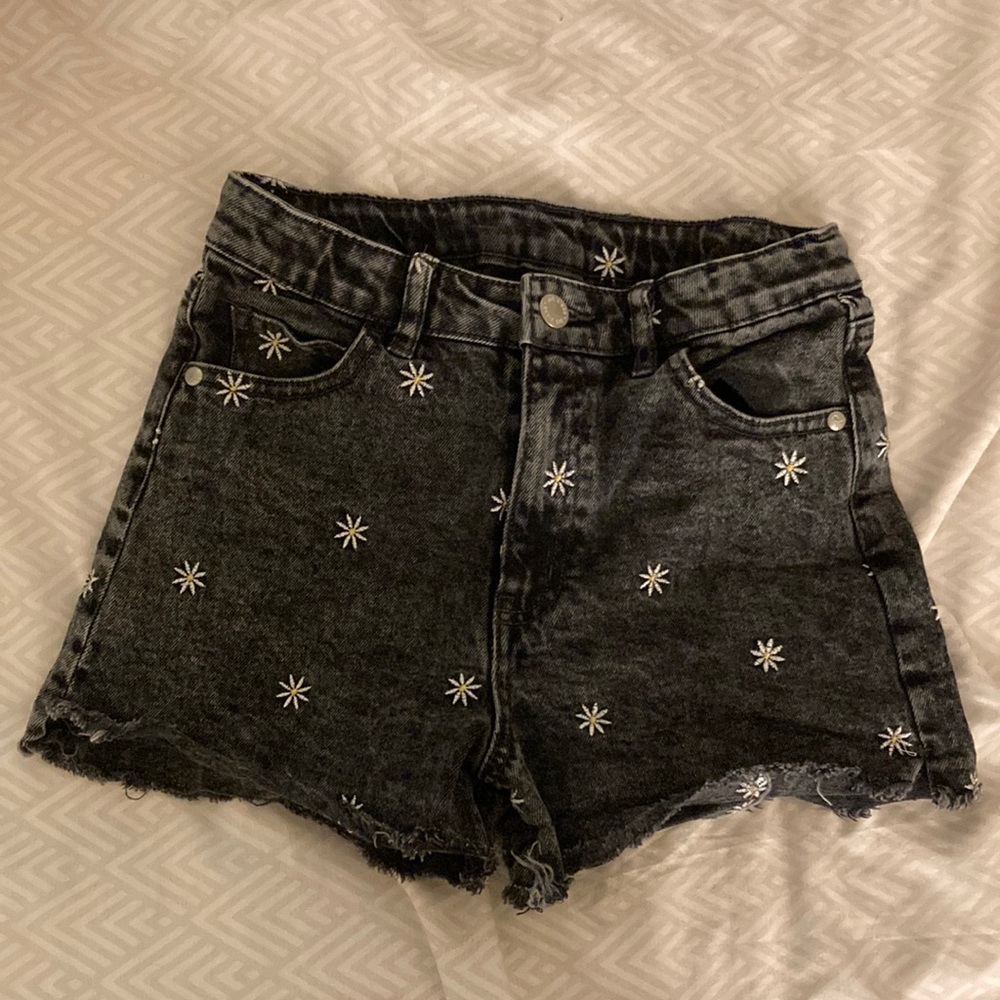 Target Art Class Floral Daisy Raw-Edge High-Rise Denim Shorts